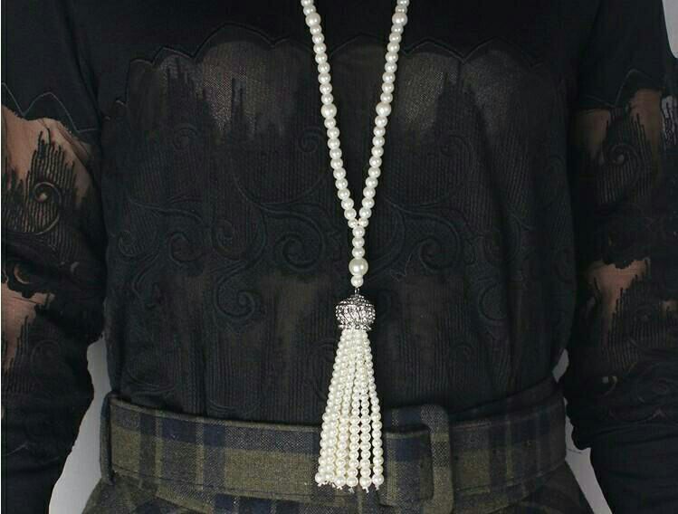 Color: Necklace - Pearl necklace tiara